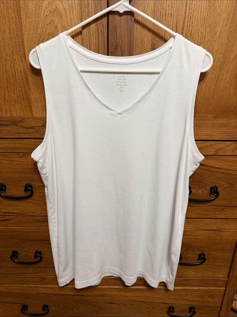 Chico's White V-Neck Sleeveless Tank Top